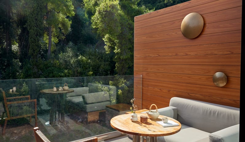 Achilleion Woodland, Balcony